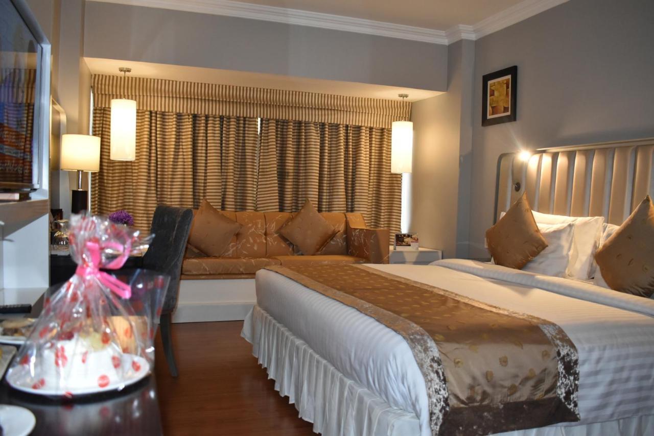Ramada Plaza By Wyndham Karachi Airport Hotel Esterno foto A room at the hotel