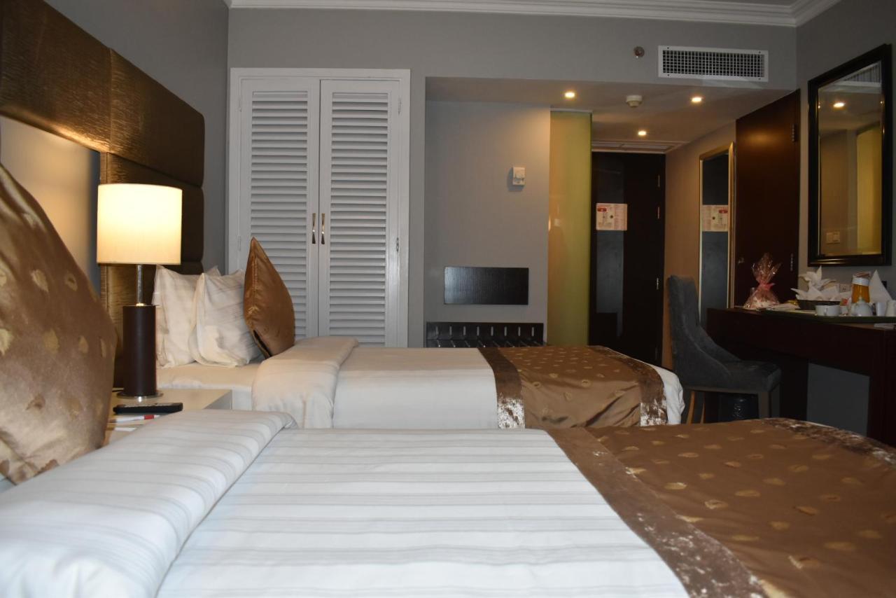 Ramada Plaza By Wyndham Karachi Airport Hotel Esterno foto A room at the hotel