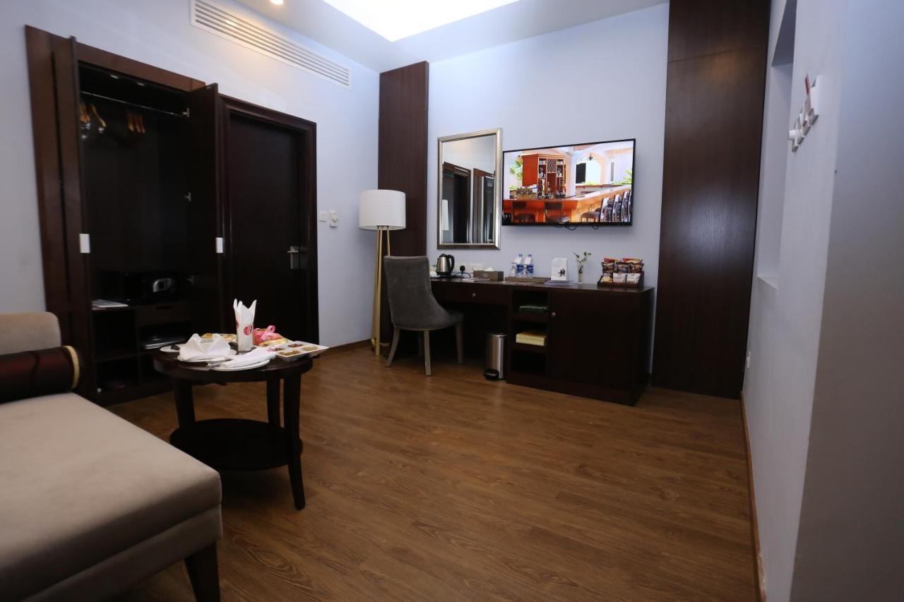 Ramada Plaza By Wyndham Karachi Airport Hotel Esterno foto A room at the hotel