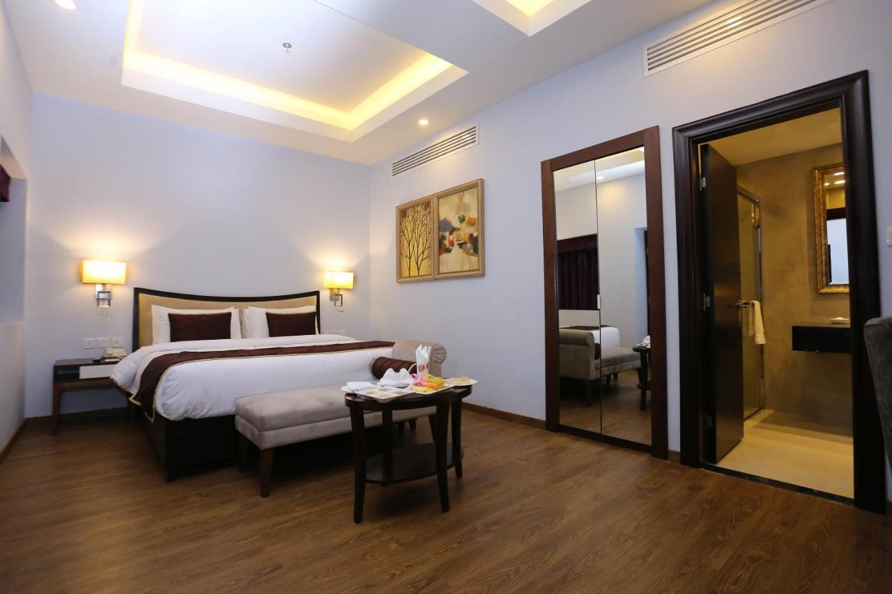 Ramada Plaza By Wyndham Karachi Airport Hotel Esterno foto Deluxe Room