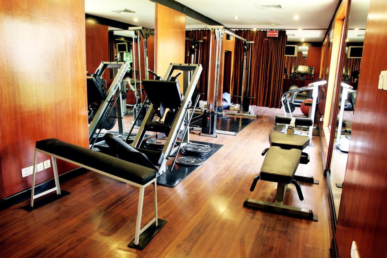 Ramada Plaza By Wyndham Karachi Airport Hotel Esterno foto The gym at the Taj Mahal Palace