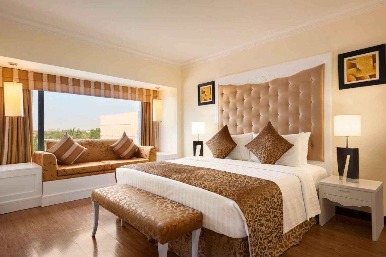 Ramada Plaza By Wyndham Karachi Airport Hotel Esterno foto Suite