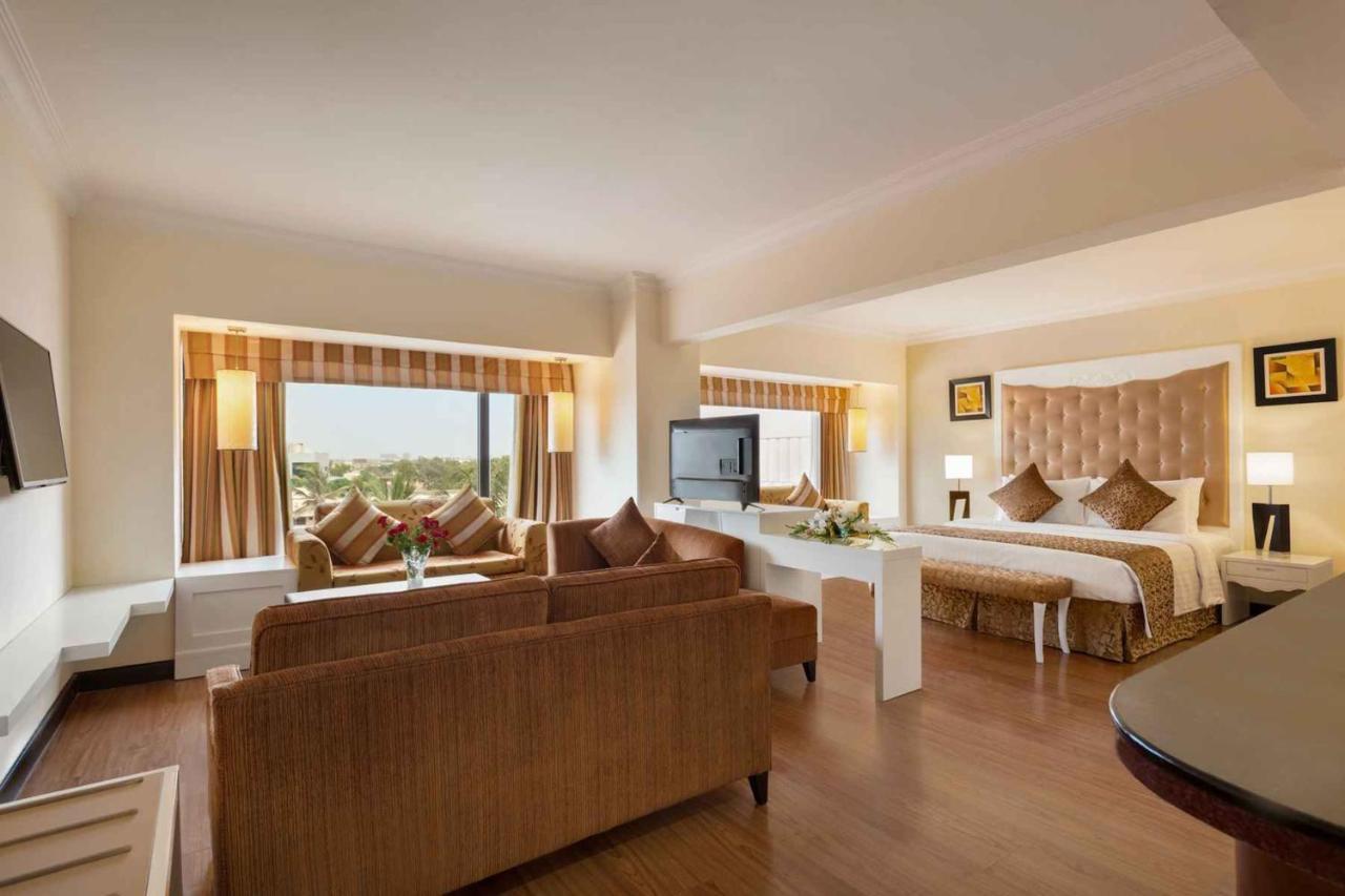 Ramada Plaza By Wyndham Karachi Airport Hotel Esterno foto