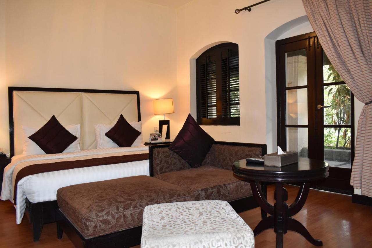 Ramada Plaza By Wyndham Karachi Airport Hotel Esterno foto A room at the hotel