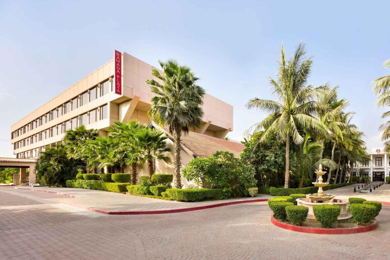 Ramada Plaza By Wyndham Karachi Airport Hotel Esterno foto The hotel in 2012