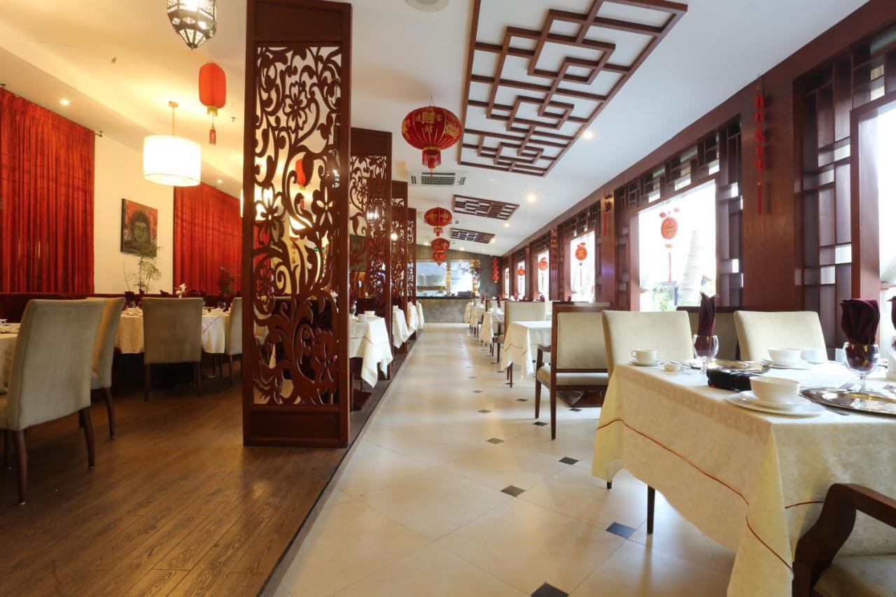 Ramada Plaza By Wyndham Karachi Airport Hotel Esterno foto Interior of a restaurant in Beijing