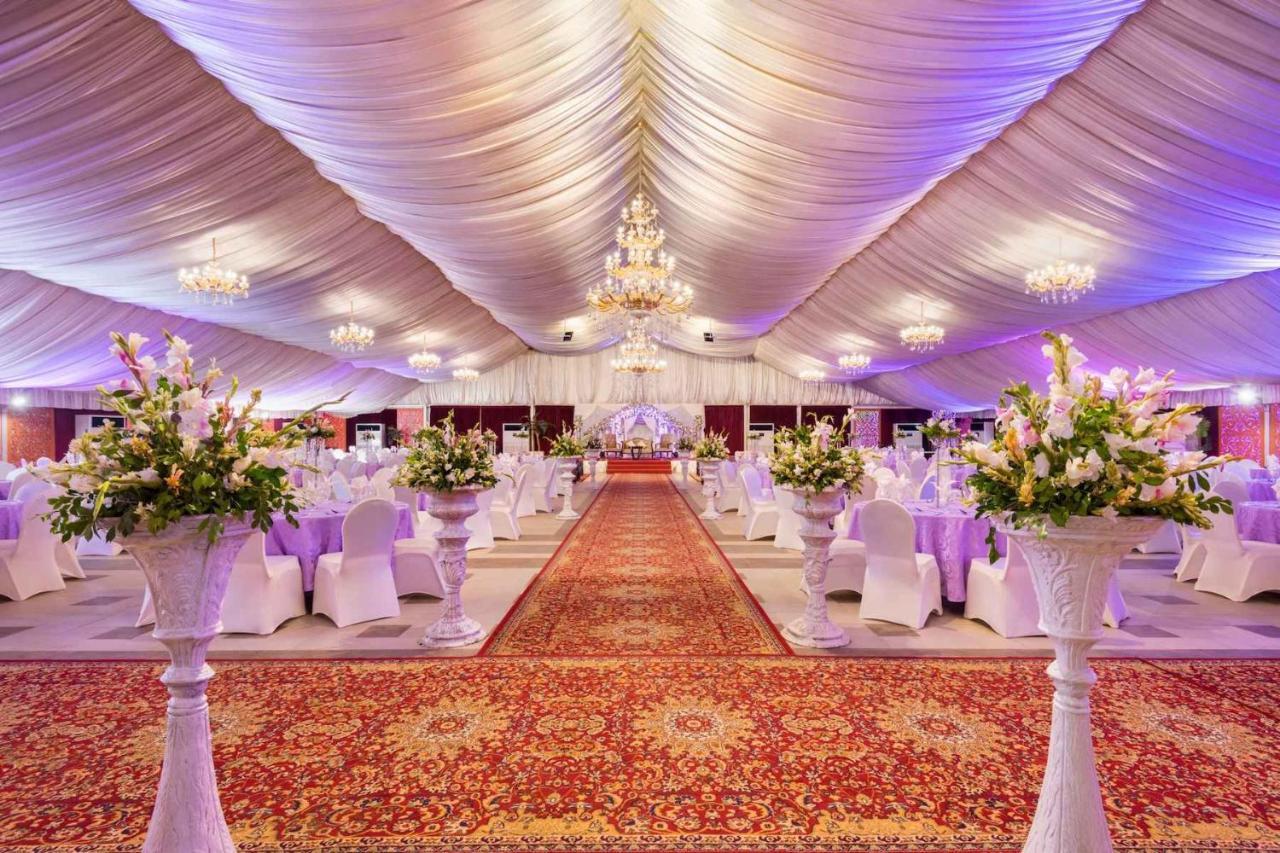 Ramada Plaza By Wyndham Karachi Airport Hotel Esterno foto A wedding reception in Karachi, Pakistan