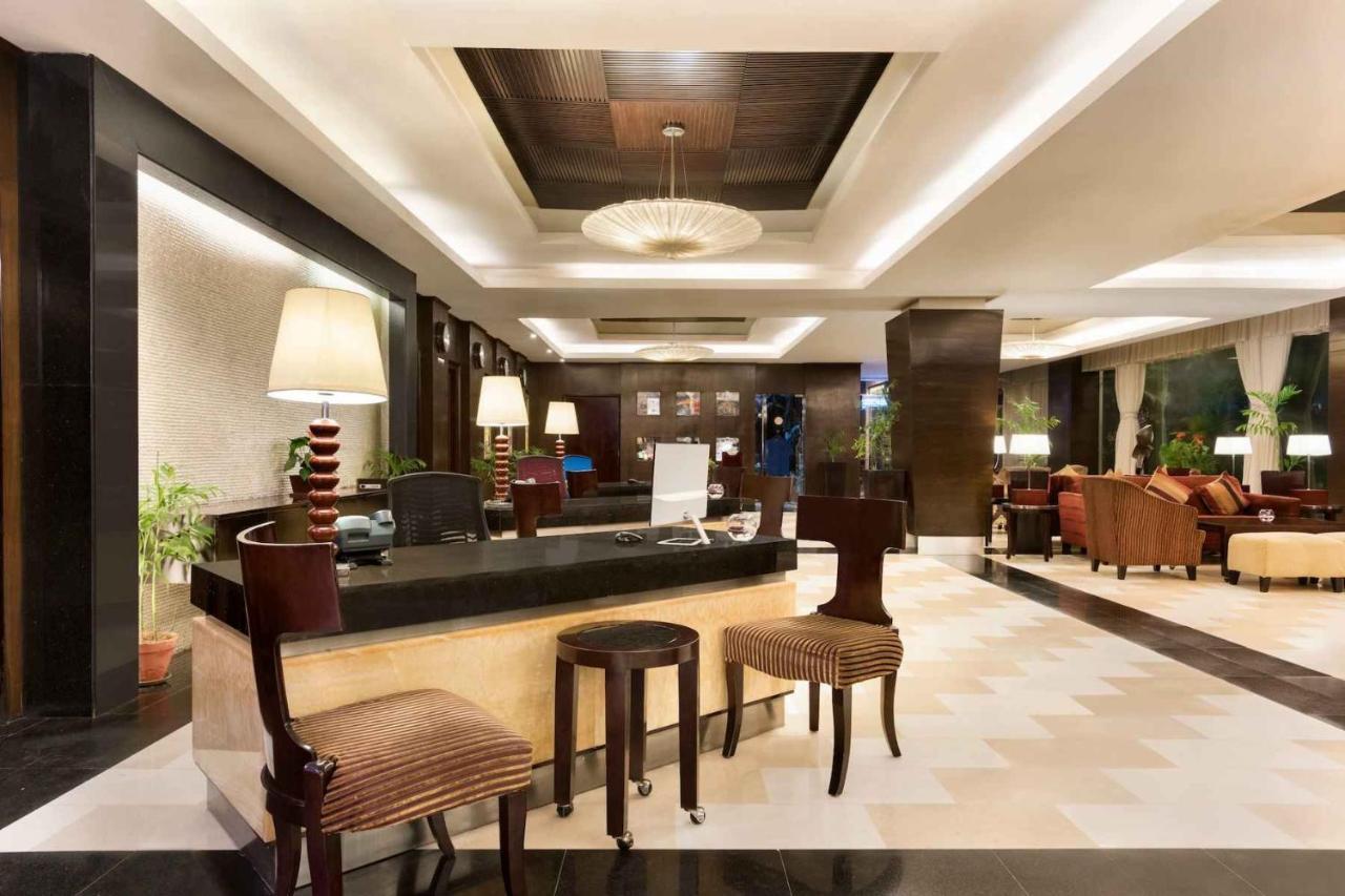 Ramada Plaza By Wyndham Karachi Airport Hotel Esterno foto Lobby